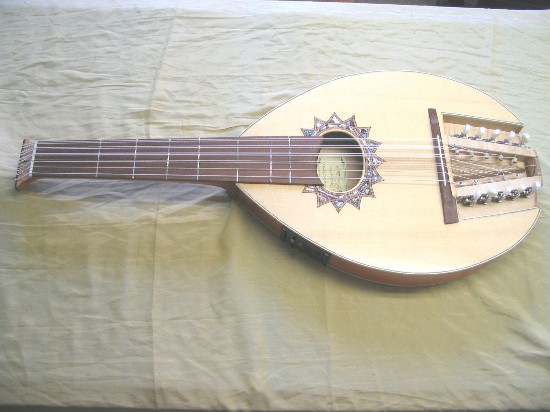 Oud a camere tonali
